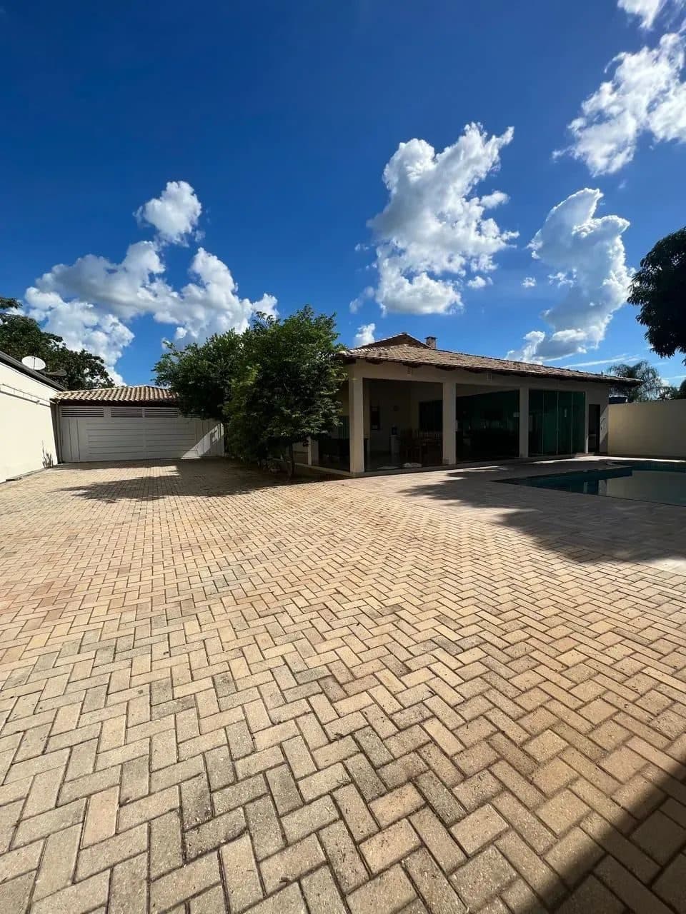 Casa em Aruanã-GO / 04 Suítes - Lote: 720m2 - Miniatura 3