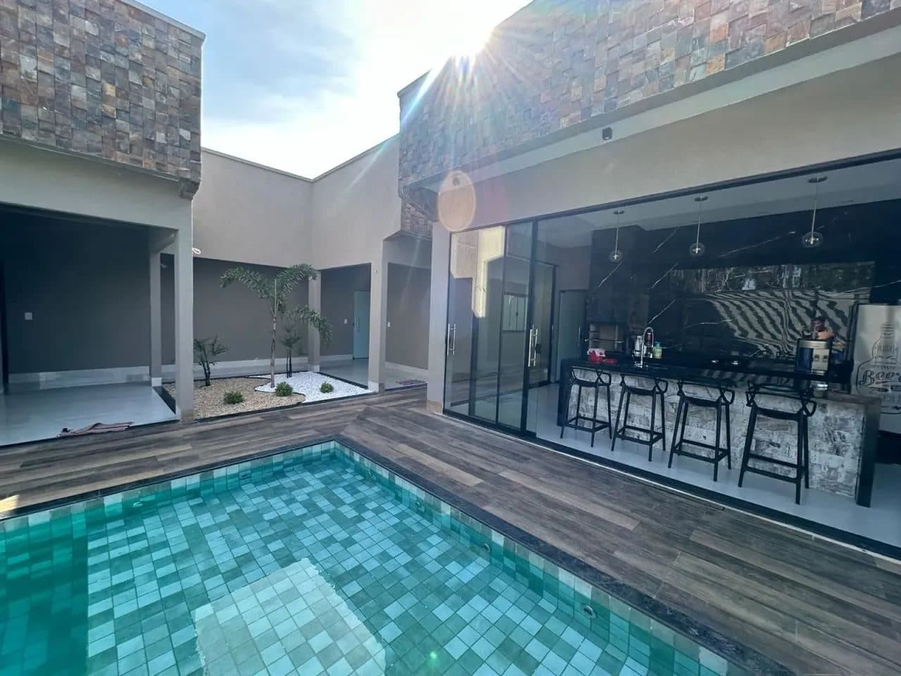 Casa em Aruanã-GO / 06 Suítes - Próximo ao SESI - Miniatura 4